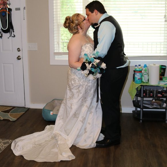 Meet your Posher, Victoria, Posh Ambassador =D - Picture 1 of 4